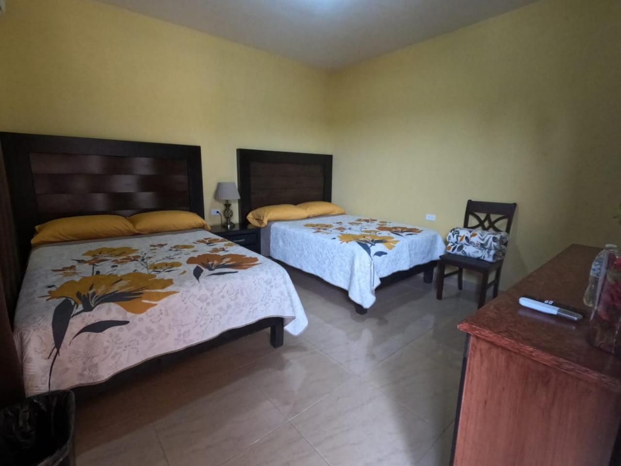 Hotel Prado'S Puerto San Carlos エクステリア 写真